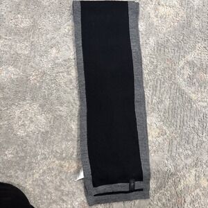 NWOT Smartwool 100% Merino Wool Scarf Black With Gray Outline